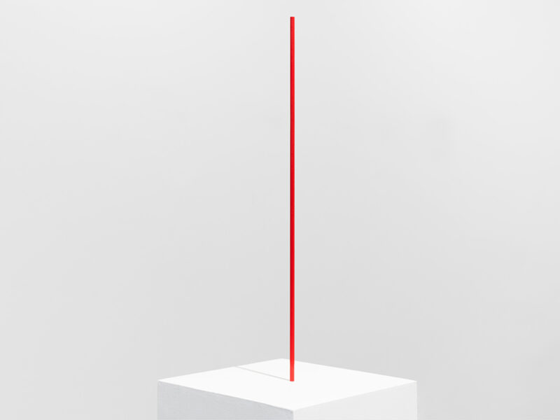 Steht!, 2024 | lacquer on aluminum, wood, 159.5 x 20 x 20 cm